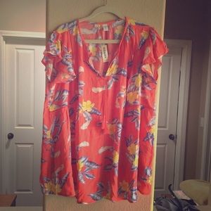 Womens plus sleeveless top